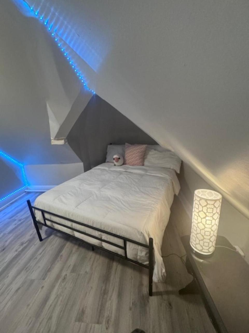 Single Room with Shared Bathroom